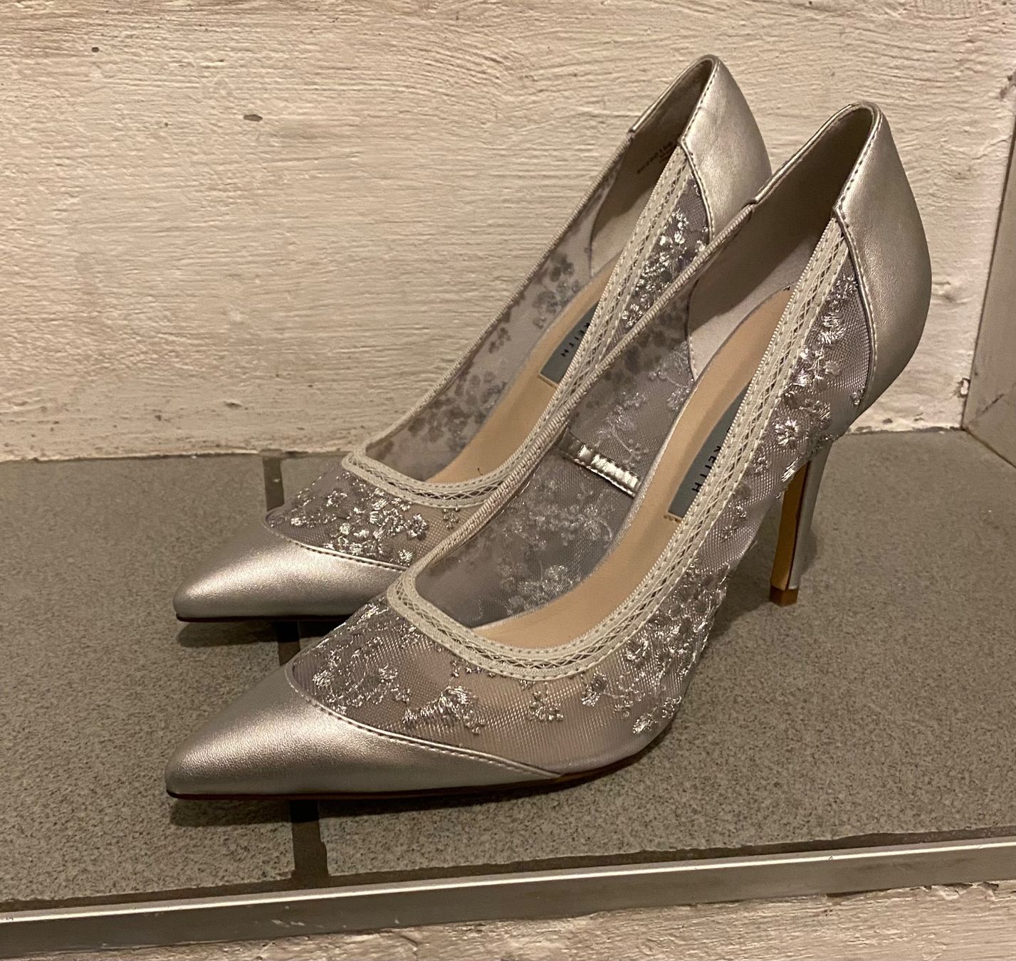 Scarpe da donna: Elegante Pumps – Usato da Pfungen venduto da Sheki56