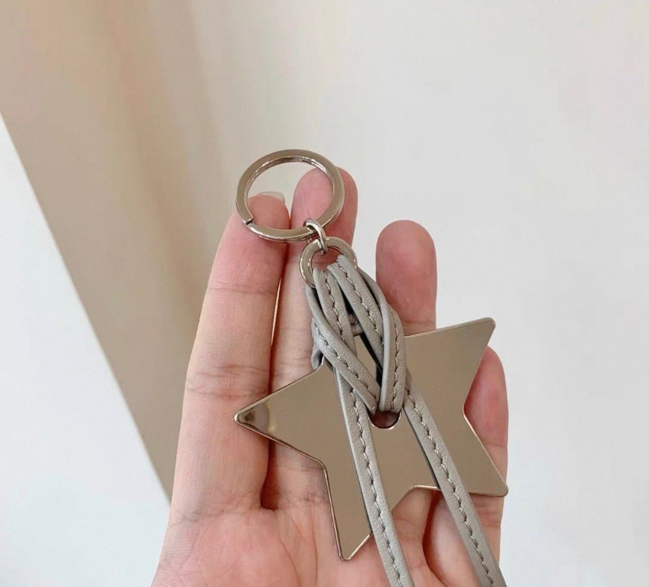 Dior Portachiavi: Bag charm/ Key chain original with dust-bag – Nuovo e nell'imballaggio originale da Chur venduto da Madeys 1