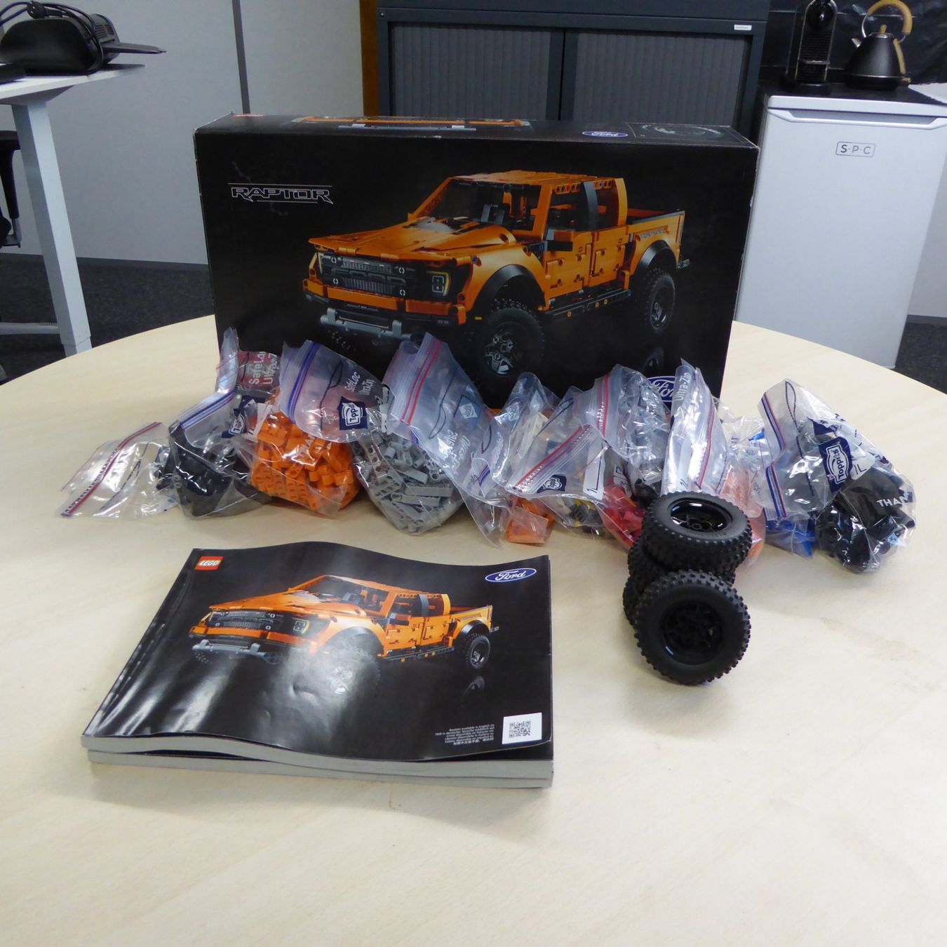 Lego Baukästen: Lego Technic Ford Raptor 42126 – Gebraucht aus Chexbres von namiwik 1