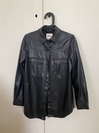 Schwarze Zara Jacke im Lederlook, Gr. S/XS, Guter Zustand!