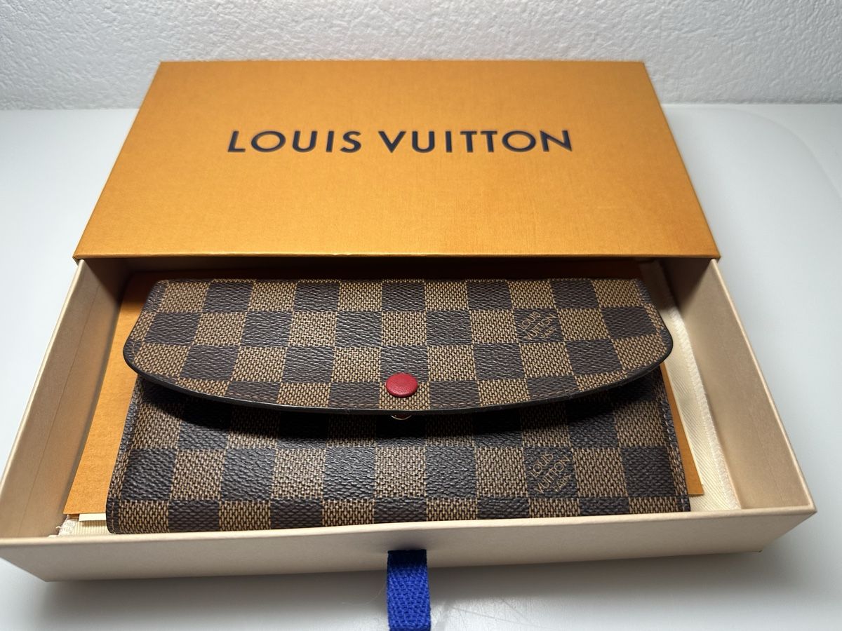 Louis Vuitton Portamonete: Louis Vuitton portefeuille Émilie rouge – Nuovo (secondo la descrizione) da Courgevaux venduto da missceline5