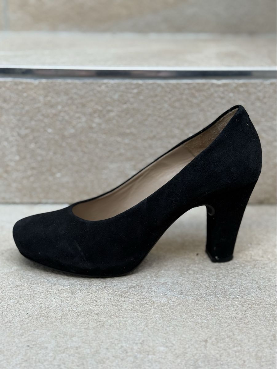 Chaussures femmes: Elegant Black Suede Heels – D'occasion à Commugny par semamonfrinoli