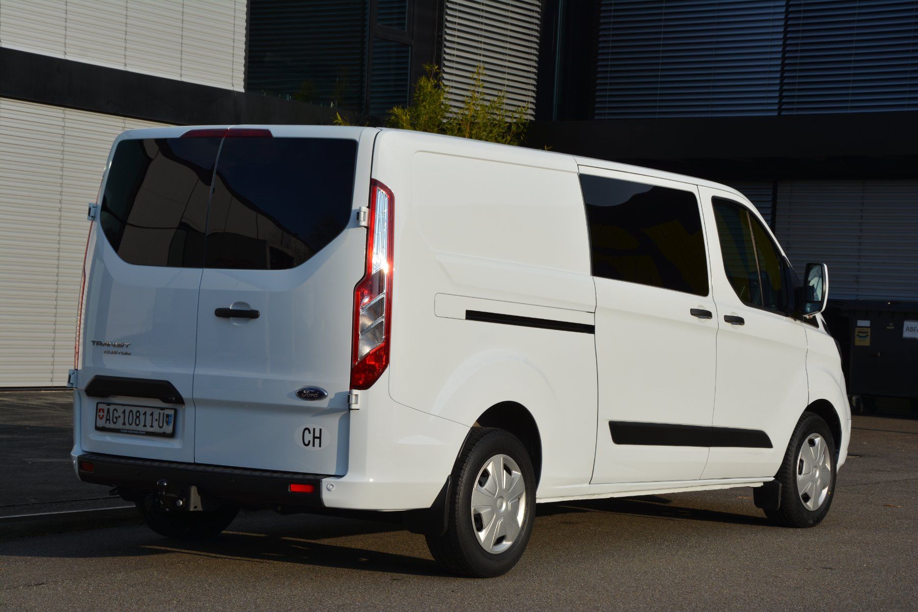 Ford Veicoli commerciali: FORD Transit Custom Van 300 L2H1 Trend A – Usato da Oberkulm venduto da Curiger-Automobile 2