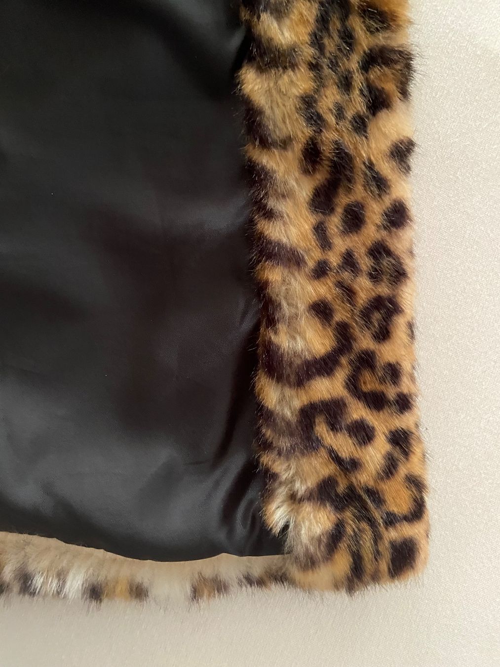 Cappotti: LA FÉE MARABOUTÉE Manteau fourrure léopard t.42 – Nuovo (secondo la descrizione) da Genève venduto da kik_8jd6 5