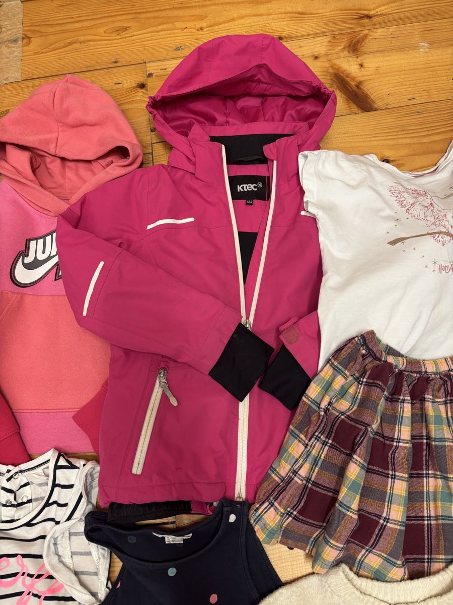 Lotti & Set di vestiti: Kleiderpaket Mädels, Grösse 122 – Usato da Büren an der Aare venduto da Nikito2001 2