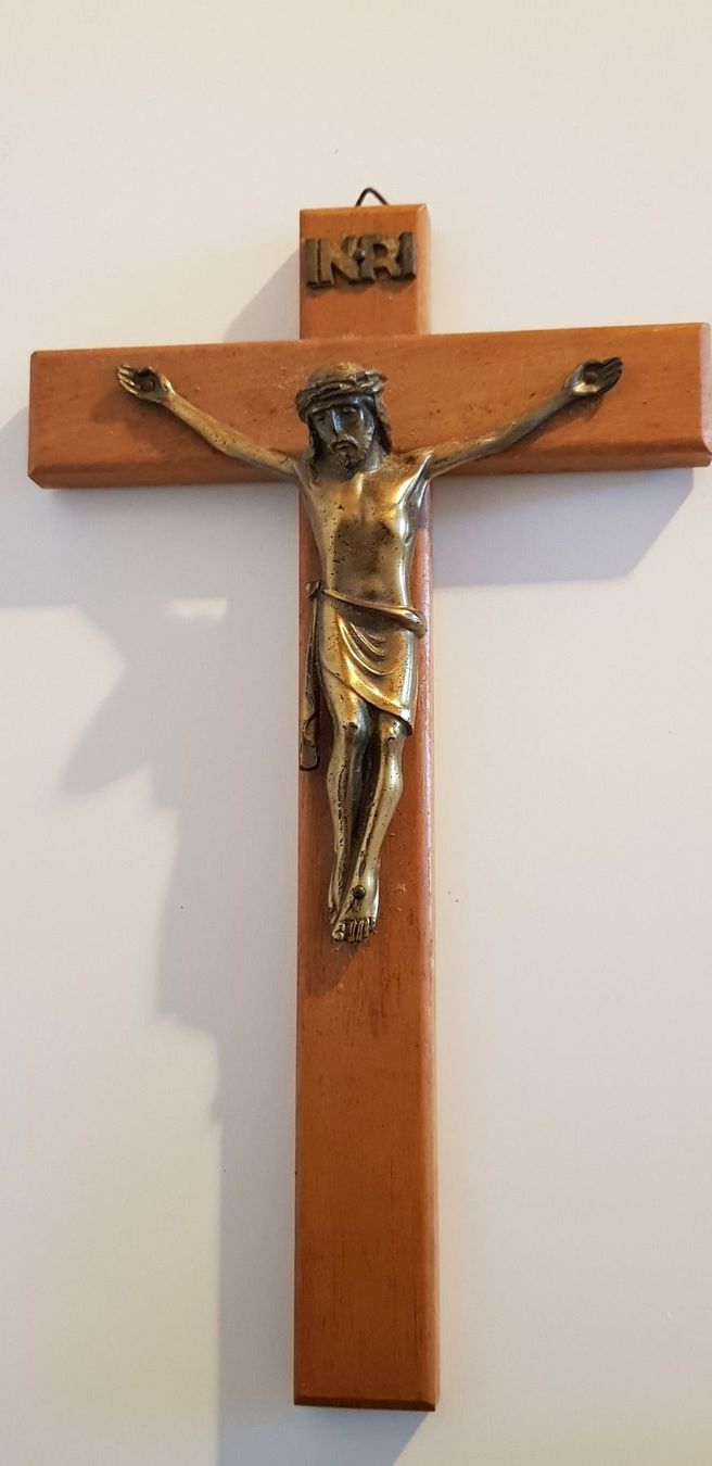 Holzartikel: HOLZKREUZ – Gebraucht aus Nottwil von echtMOMO