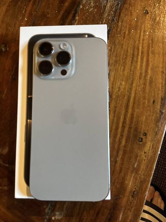 Handys / Smartphones: iPhone 16 pro Max excellent état  – Gebraucht aus Marsens von mch_9wkl 1
