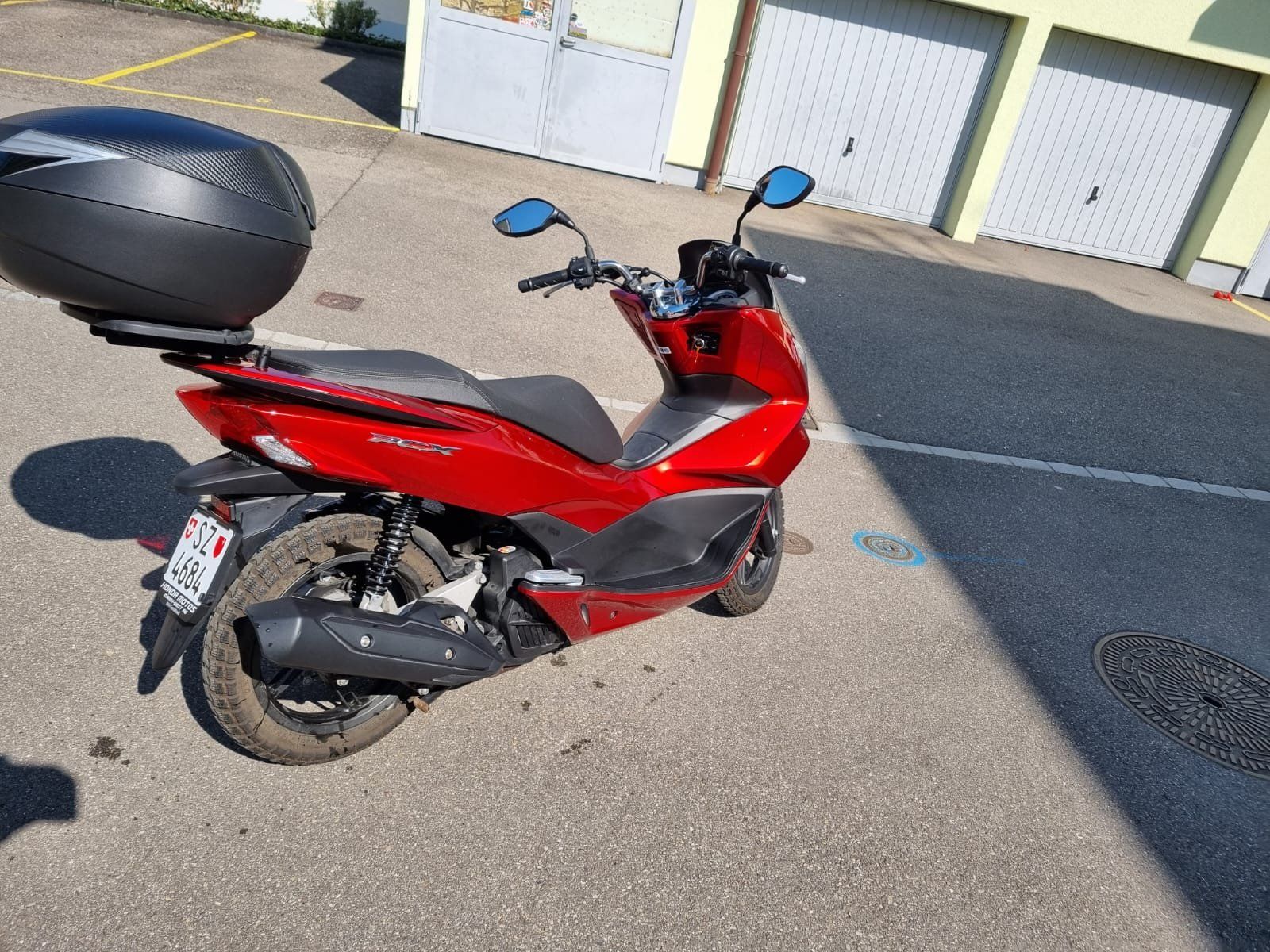 Honda Scooters: Honda PCX 125 Roller, Topcase inklusive – Gebraucht aus Lachen SZ von Future81 4