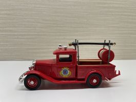 Rotes Ford 1932 Feuerwehr-Truck Modellauto im Massstab 1:43