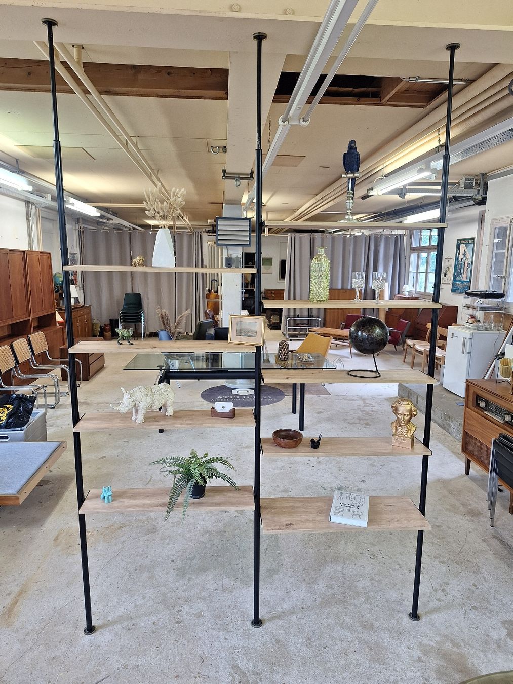 Regale: Mid Century Teleskopregal, Vintage – Gebraucht aus Urtenen-Schönbühl von Atelier21_bern 1