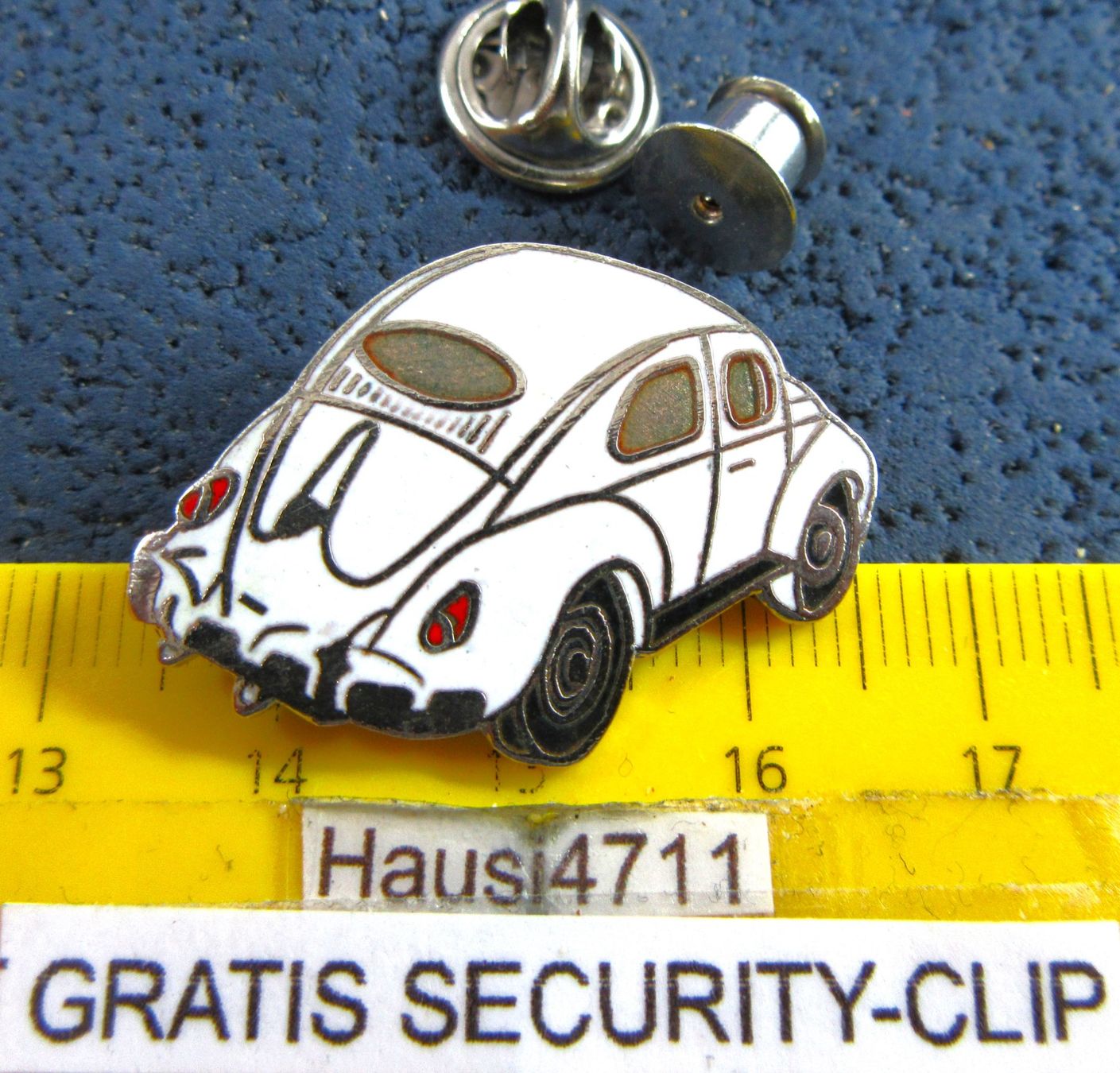 Volkswagen Placchette & Badge: VW KÄFER WEISS AUTO OLDTIMER PIN ENAMEL MIT SCURITY-CLIP – Usato da Ettingen venduto da Hausi4711