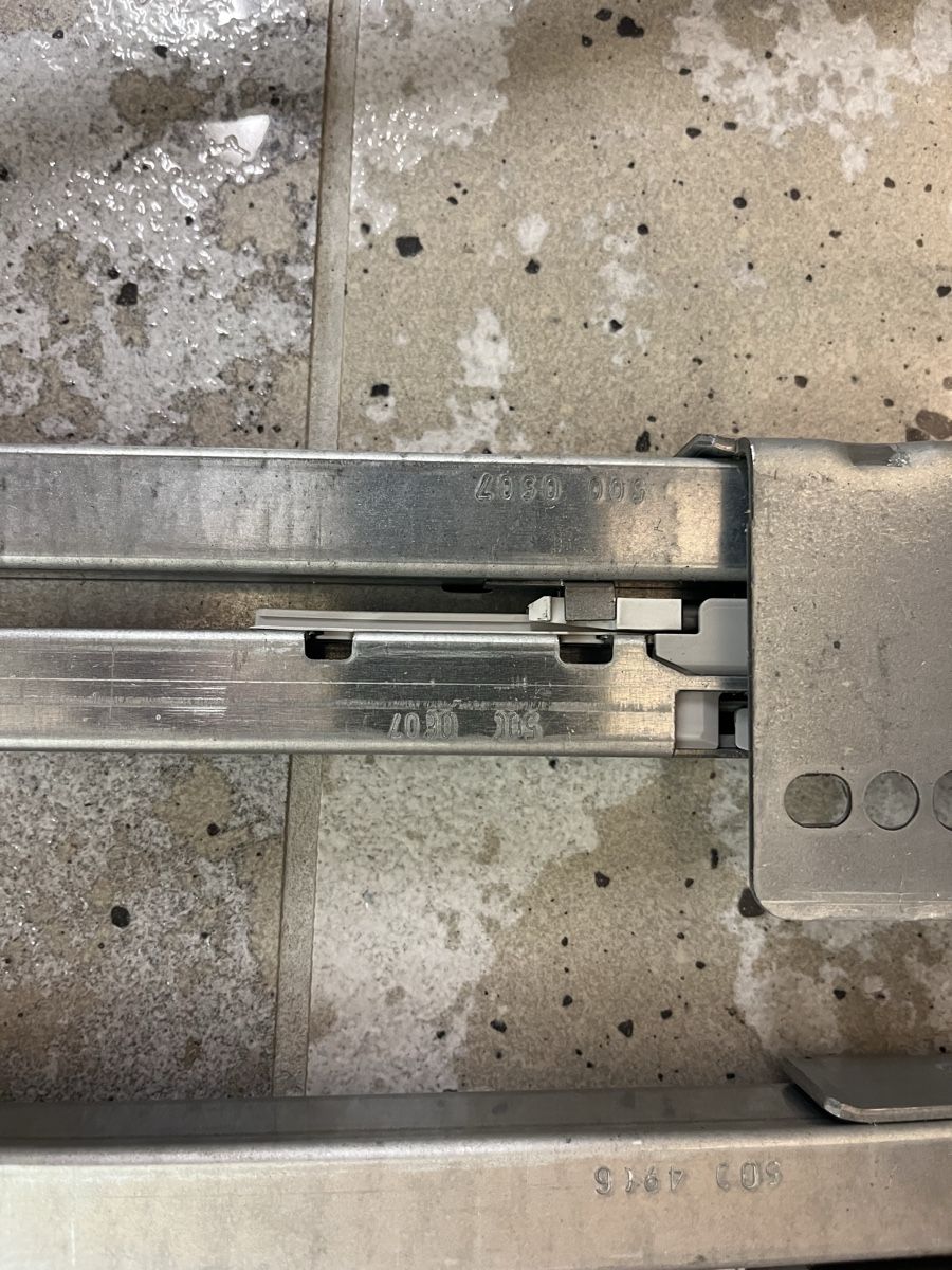 Ferramenta: Schubladenauszüge 3 Paar  – Usato da Neerach venduto da fuz_8d7l 5