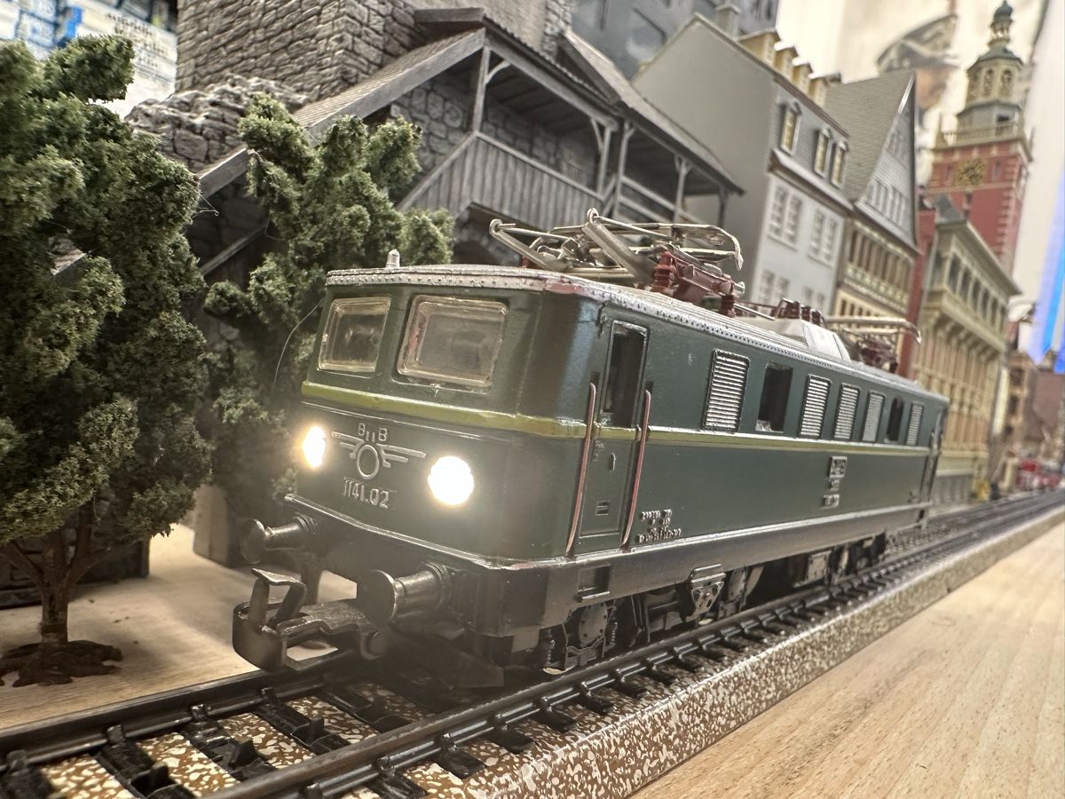 Märklin Modellini di ferrovie: Märklin 3036 ÖBB BR 1141 – Usato da Lupsingen venduto da New-Haven