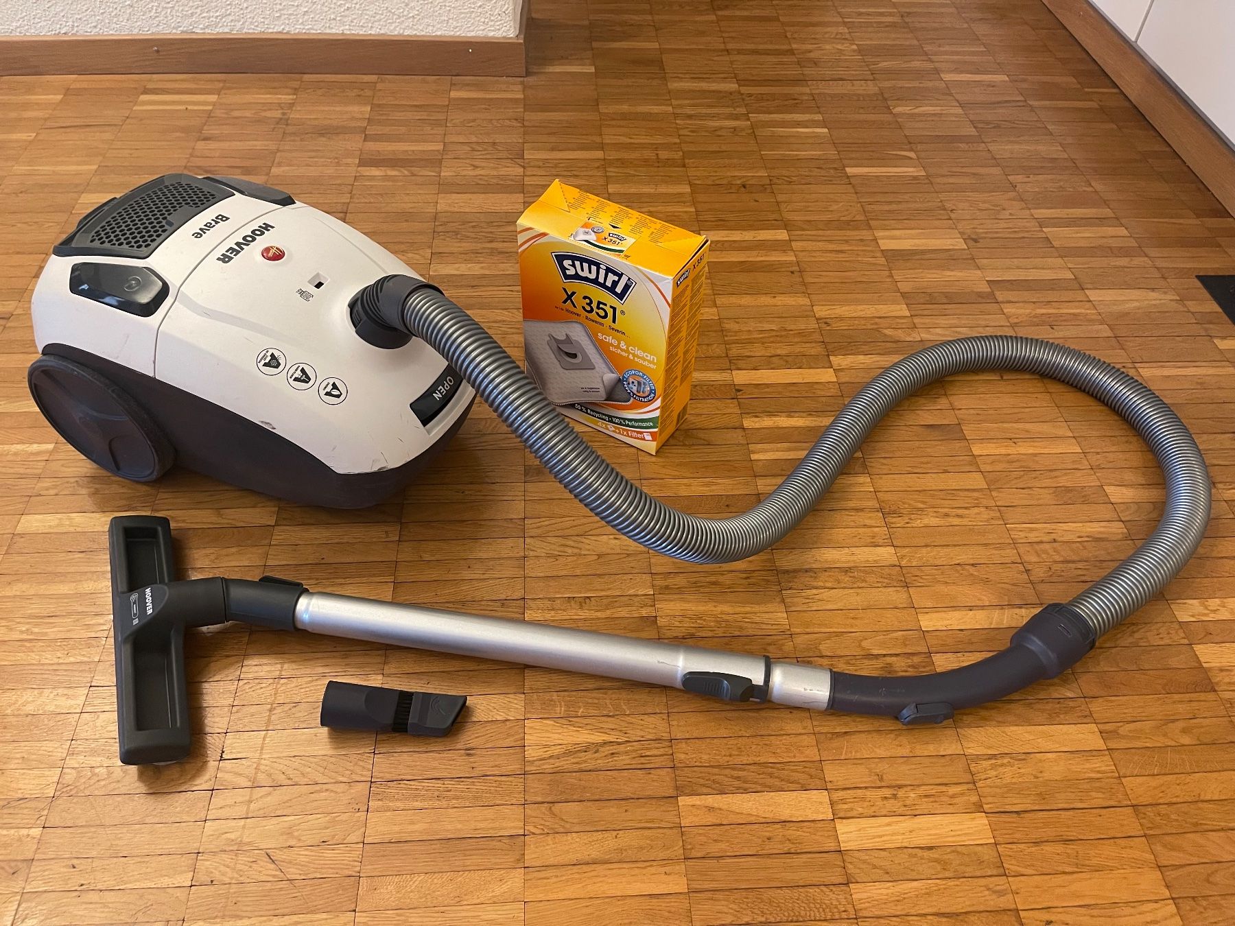 Hoover Staubsauger & Zubehör: Staubsauger Hoover Brave 700W – Gebraucht aus Kriens von jon_k2nw