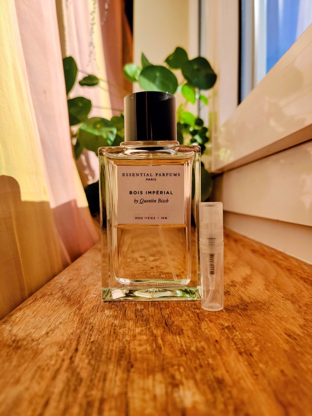 Profumi & Eau de Toilette: 2ml Parfümprobe Essential Parfums Bois Impérial – Usato da Bern venduto da BlackMilk24