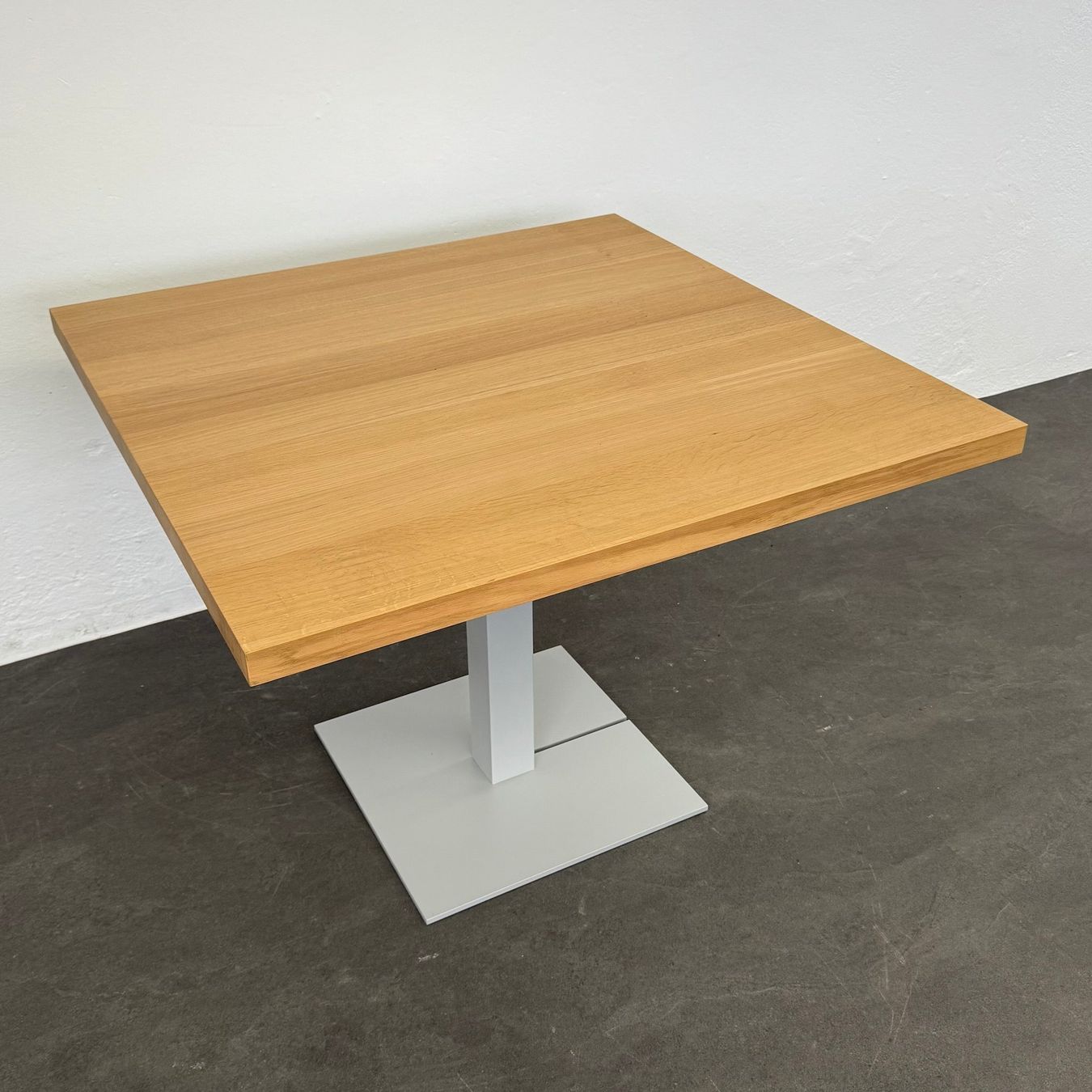 Tavoli: Zoom Tix Sitzungstisch 1000x1000mm – Usato da Schönenwerd venduto da mcofficeshop 1