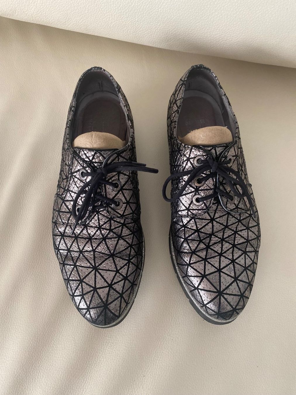 Damenschuhe: Perfekter Auftritt - einmaliger Damenschuh,schwarz/silber,39 – Gebraucht aus Winkel von ferrari2022 3