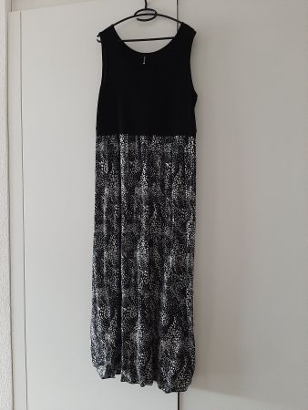 Langes Sommerkleid schwarz gemustert, Gr. XL m.Seitenschlitz