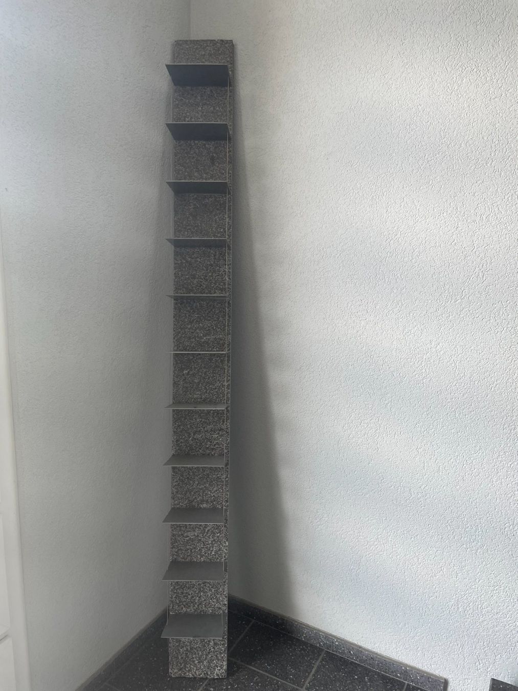 Scaffali: Designer-Regal aus Tesinergranit grau – Usato da Otelfingen venduto da Delphin52
