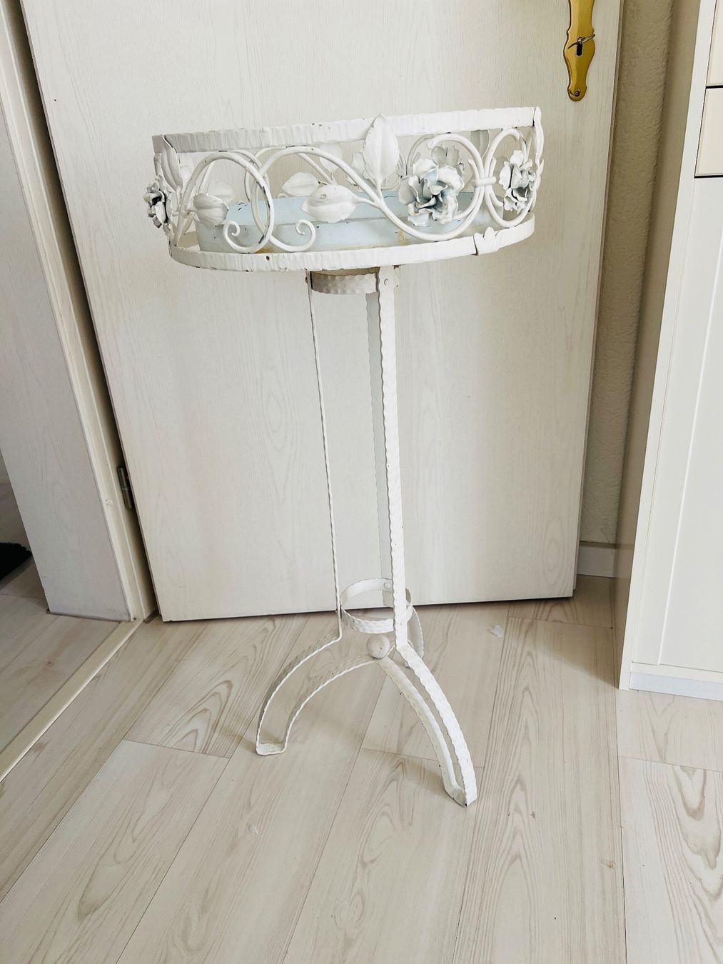 Sonstiges für Haushalt & Wohnen: Antiker Blumenständer Metall Ständer Säule Figur Konsole – Gebraucht aus Wil von fuschti01 1