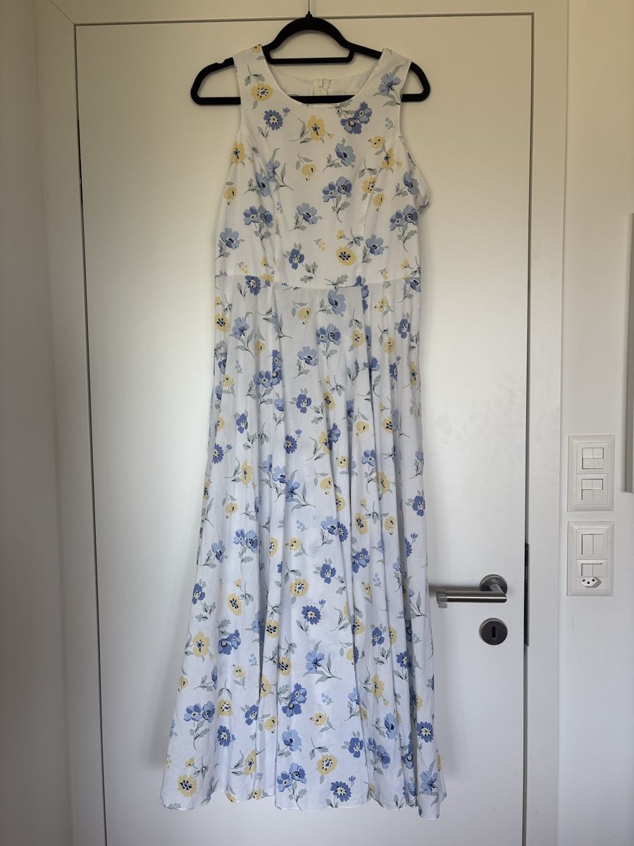Laura Ashley Robes: Robe vintage Laura Ashley blanche à fleurs – Neuf (Voir description) à Prilly par mai_ktw8