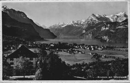 Alte Ansichtskarte Brunnen mit Urmiberg 1940?