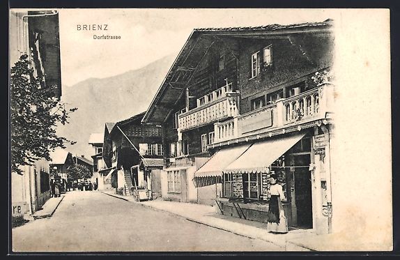 Ansichtskarten: AK Brienz, Dorfstrasse mit Passanten – Gebraucht aus Berlin von bartko-reher