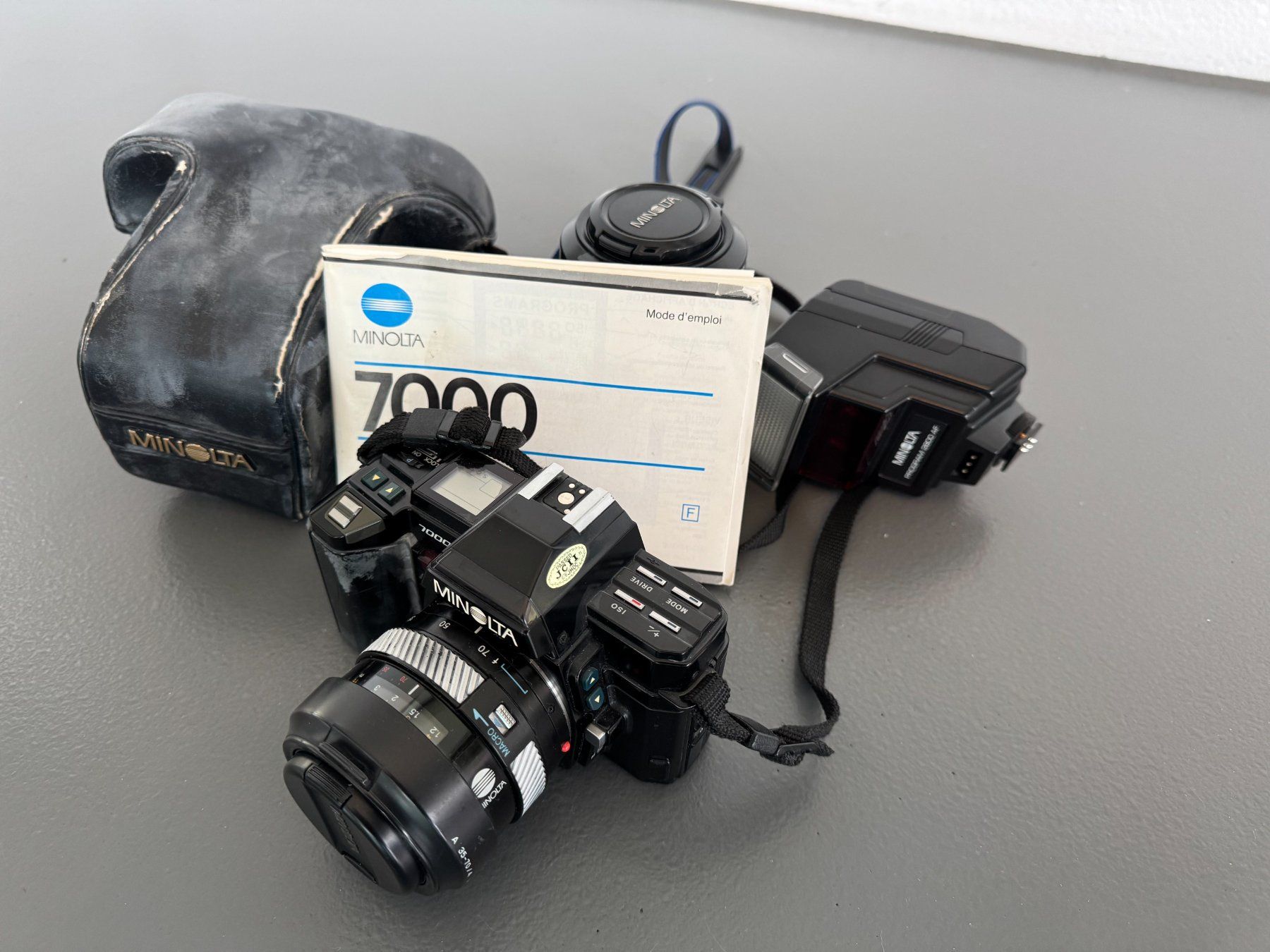 Minolta Fotocamera: 2 Minolta 7000 AF Spiegelreflexkamera Set mit 3 Objektiven – Usato da Mühlethal venduto da Pz7