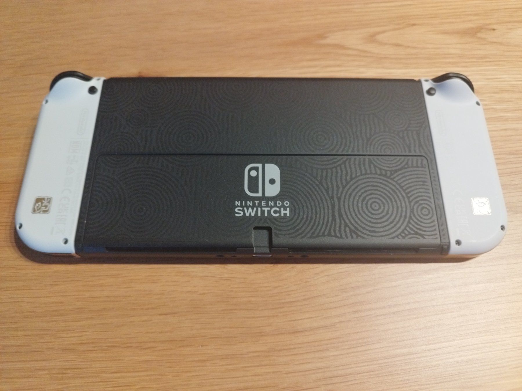 Nintendo Console: Nintendo Switch OLED ZELDA Edition +2 Spiele +Pro Controller – Usato da Walzenhausen venduto da Mitch3r13 3