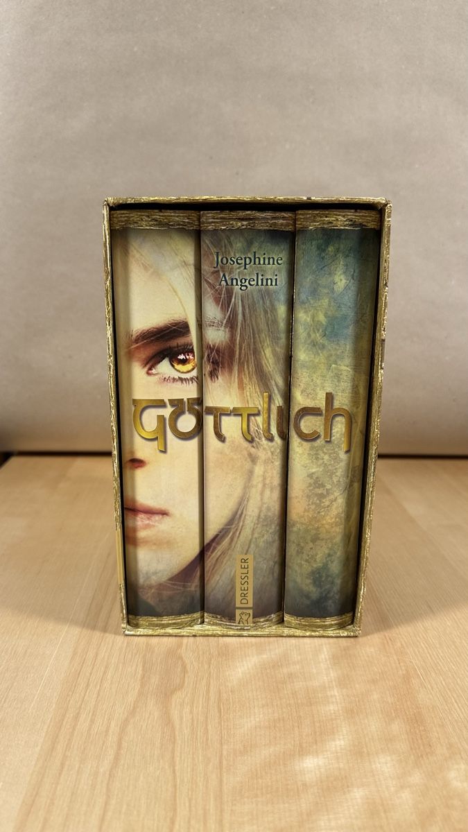 Libri: Göttlich-Trilogie Schuber - Josephine Angelini – Usato da Schönenwerd venduto da palaceofwords