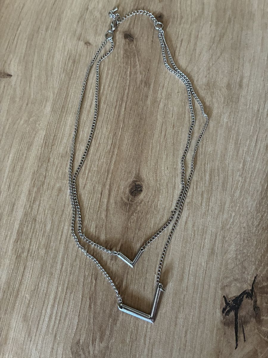 Colliers: Collier  – D'occasion à Berlens par aye_lf66