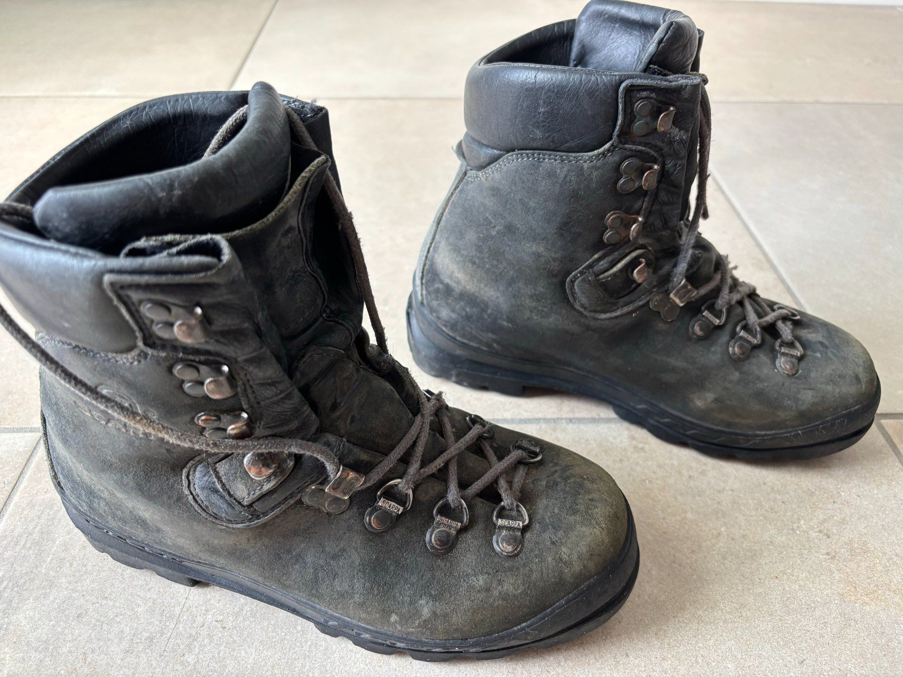 Scarpa Scarpe da uomo: Bergschuh SCARPA, Leder, Gr.39 – Usato da Hombrechtikon venduto da Baraban 2