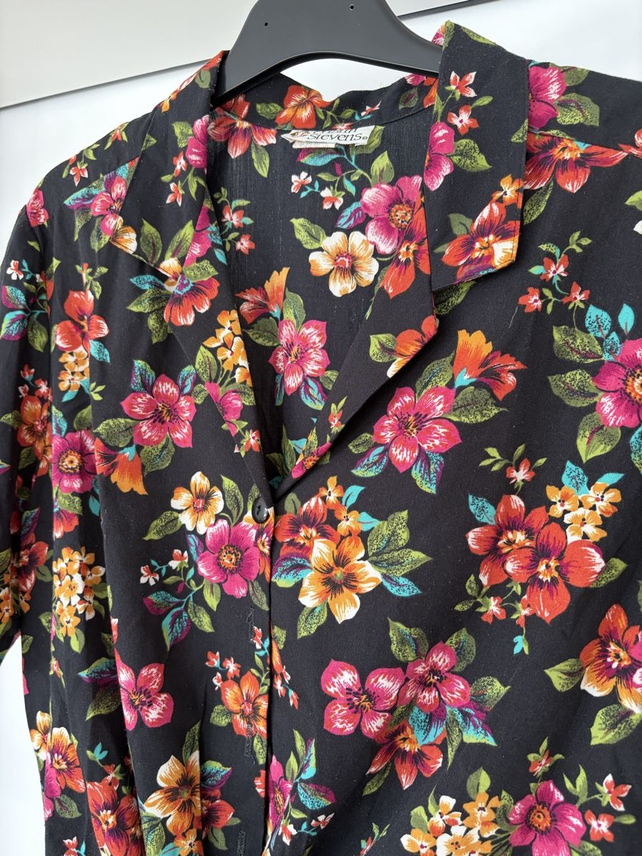 Chemisiers: Vintage Bluse Blumenmuster Grösse M – D'occasion à Zürich par Ambrette9 2