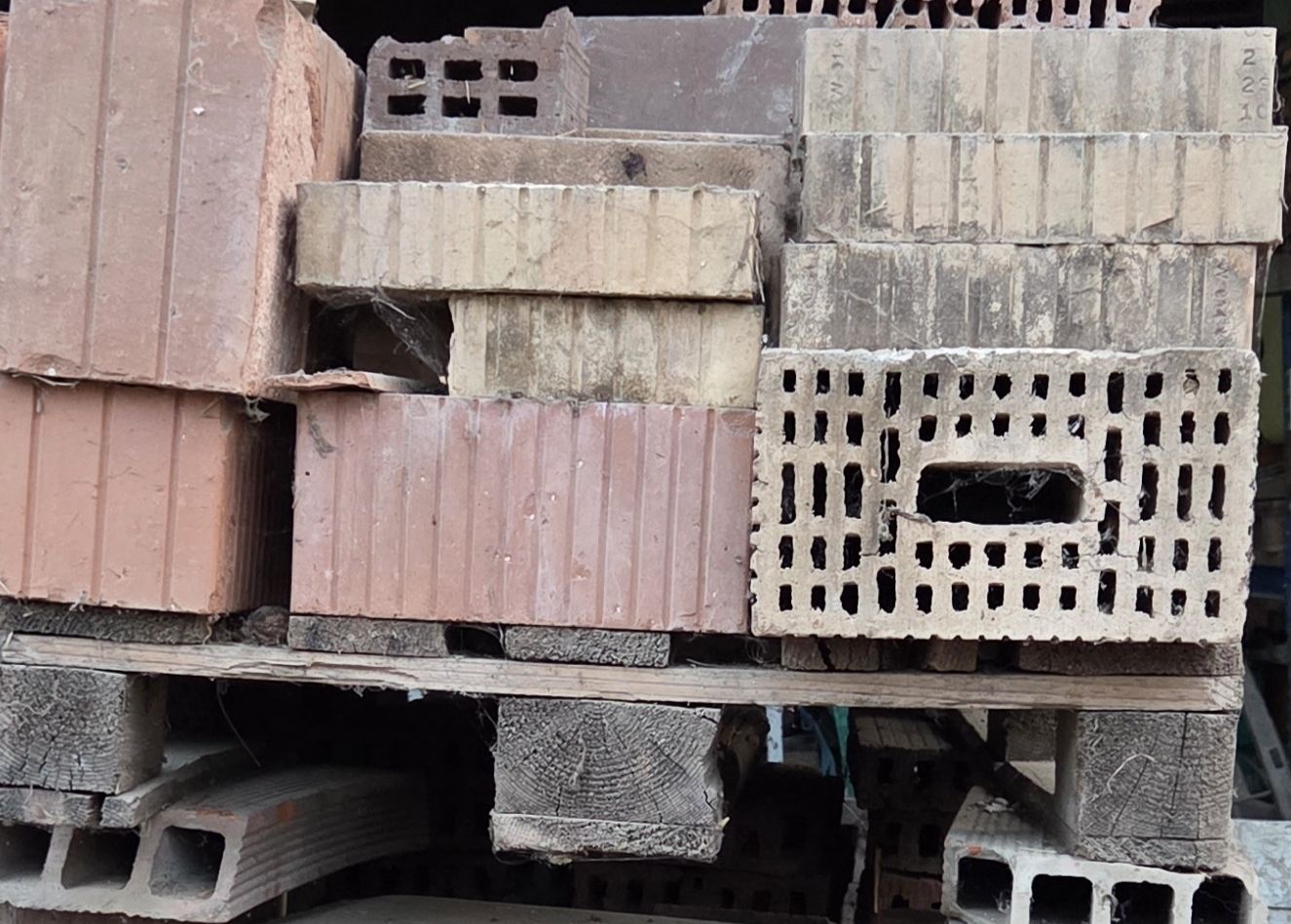 Pierres & tuiles: Bausteine, Backsteine, gebraucht ab Platz – D'occasion à Eiken par stebru 1