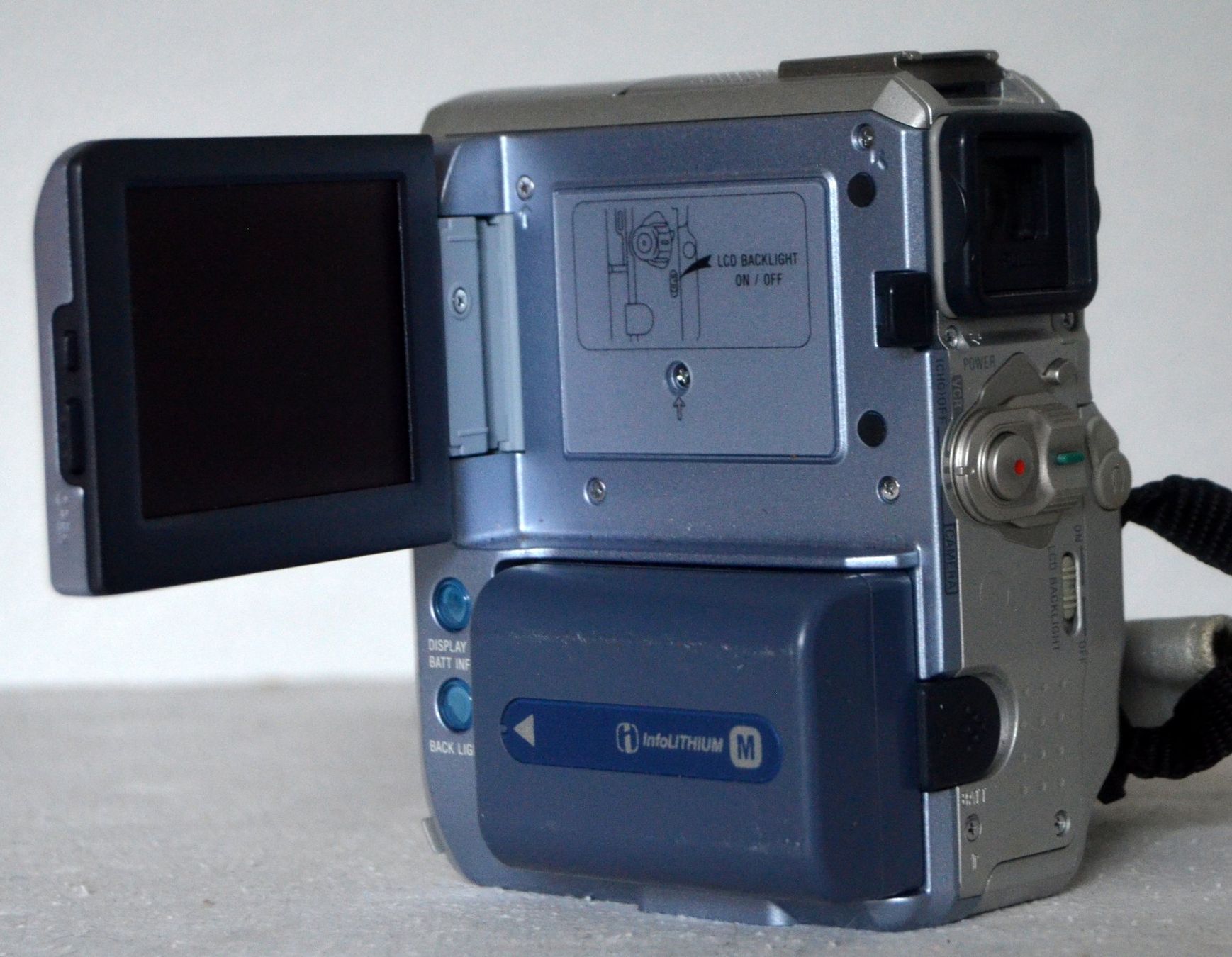 Sony Videocamere: Sony DCR-PC104E  Camcorder MiniDV caméscope – Usato da Collonges venduto da arashee 4