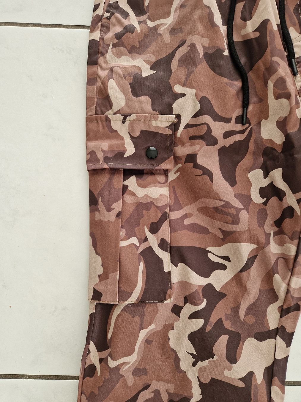 Pantaloni: Manfinity Men's Camo Cargo Trousersl – Nuovo (secondo la descrizione) da Bassersdorf venduto da DonSolo 1
