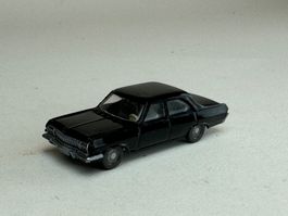 Opel Diplomat schwarz eingesetztes Lenkrad