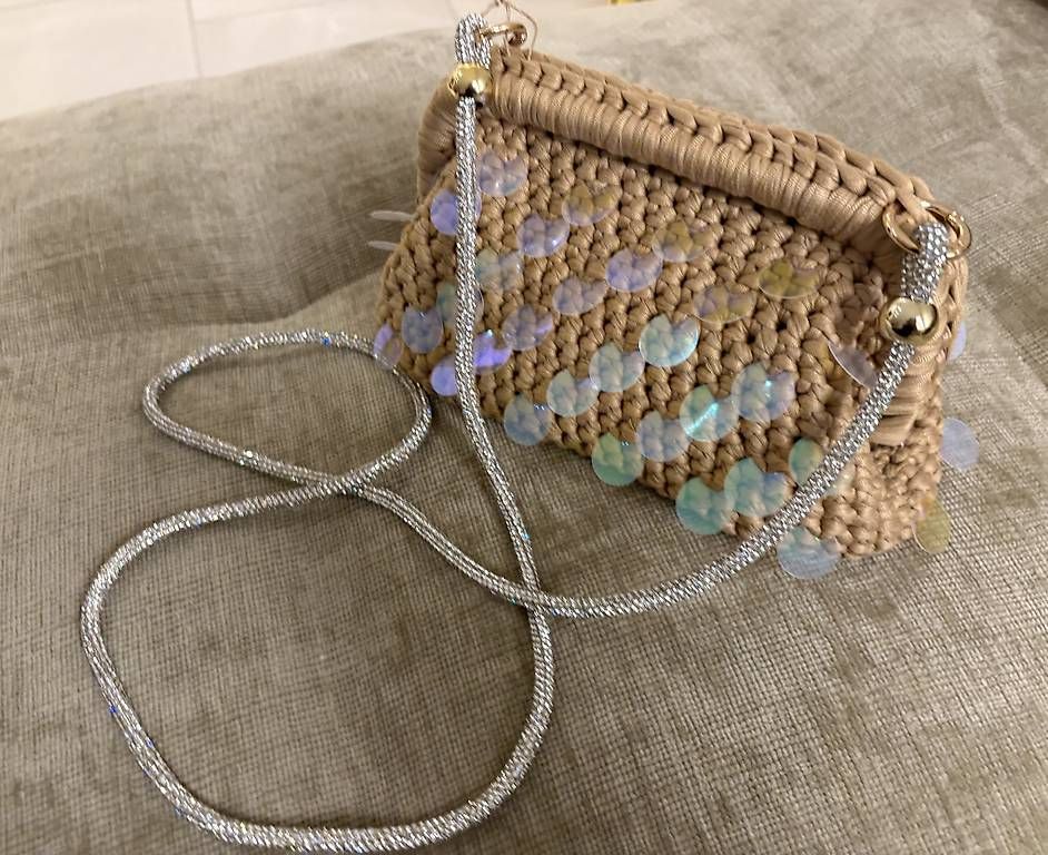 Borse da donna: Selbst gehäkelte Clutch Bag – Usato da Hinwil venduto da camposlu