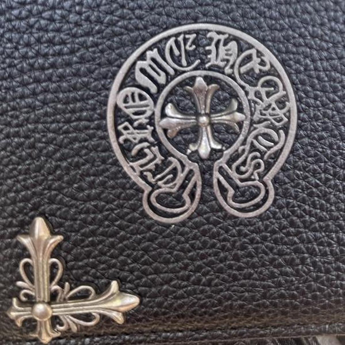 Chrome Hearts Portafogli: Gothic Cross Leather Wallet - Black with silver cross  – Nuovo e nell'imballaggio originale da Caviano venduto da reselleo21 3