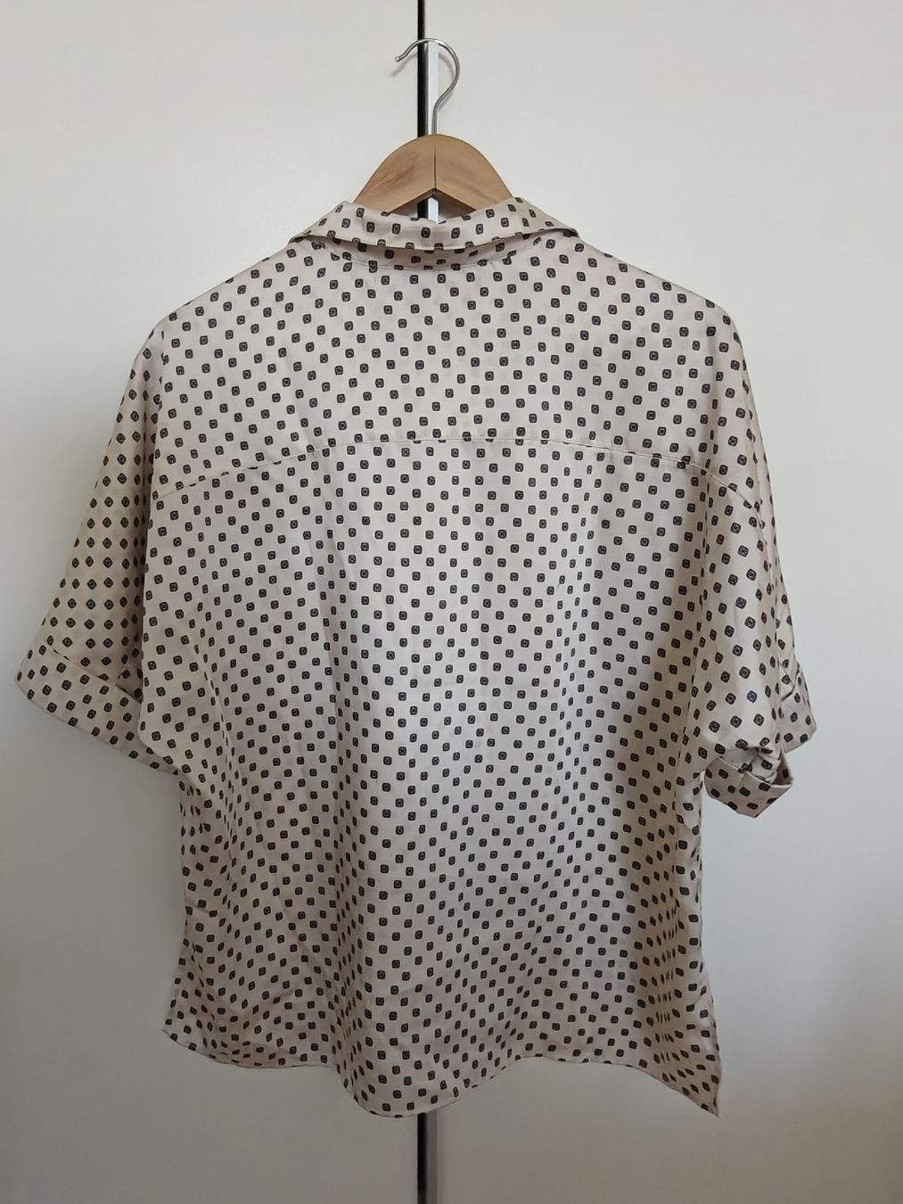 Mango Camicette: Bluse in Satin-Optik - Beige - Gr. M - NEU – Nuovo e nell'imballaggio originale da Winterthur venduto da Dana_33 3