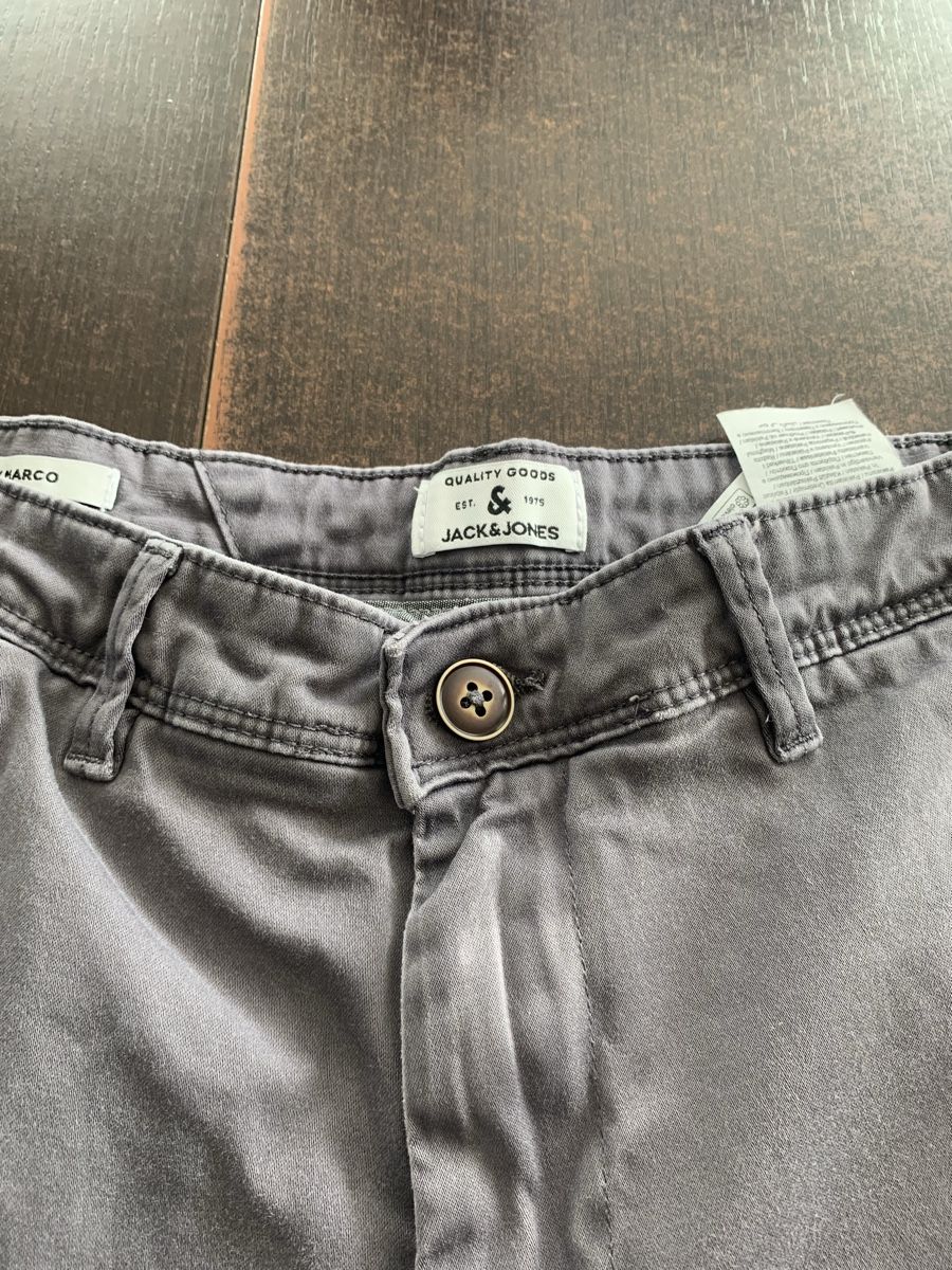 Jack & Jones Pantaloni: Pantalon Jack&Jones taille 29/32 – Usato da Domdidier venduto da qatar1973 1