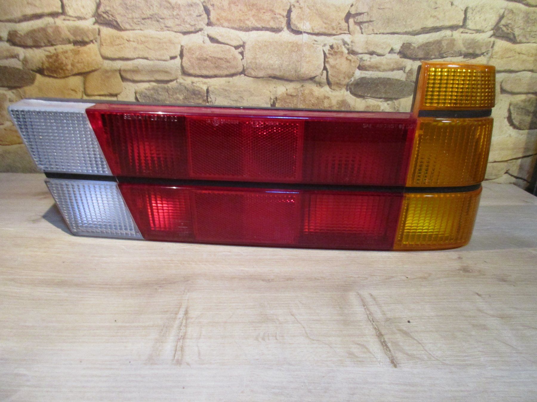 Alfa Romeo Tutti pezzi di ricambio auto: Alfa Romeo 75   Heckleuchte rechts gelber Blinker – Nuovo (secondo la descrizione) da Ennetmoos venduto da Truckdiver 8