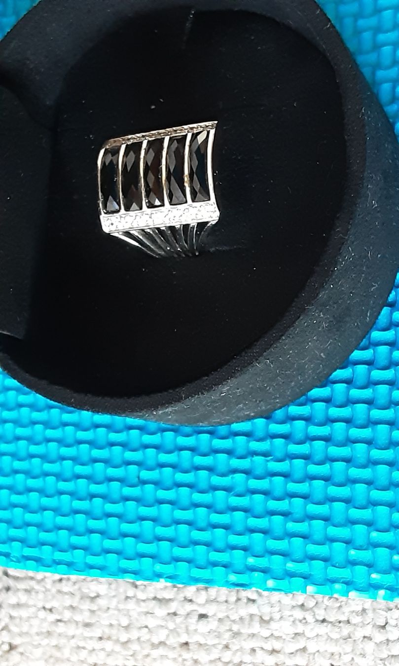Anelli: Silver 925 Ring with Black Stones and Crystals  – Nuovo (secondo la descrizione) da Wetzikon ZH venduto da Balloonartist