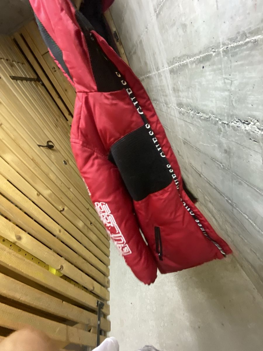 Guess Giacche: Veste rouge guess – Usato da Onex venduto da dramirezch 1