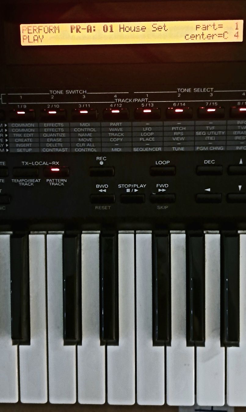 Roland Strumenti musicali: Roland XP50 - Music Workstation - 64 voice - 4 x expansion – Usato da Egnach venduto da ASTROFRITZ 4