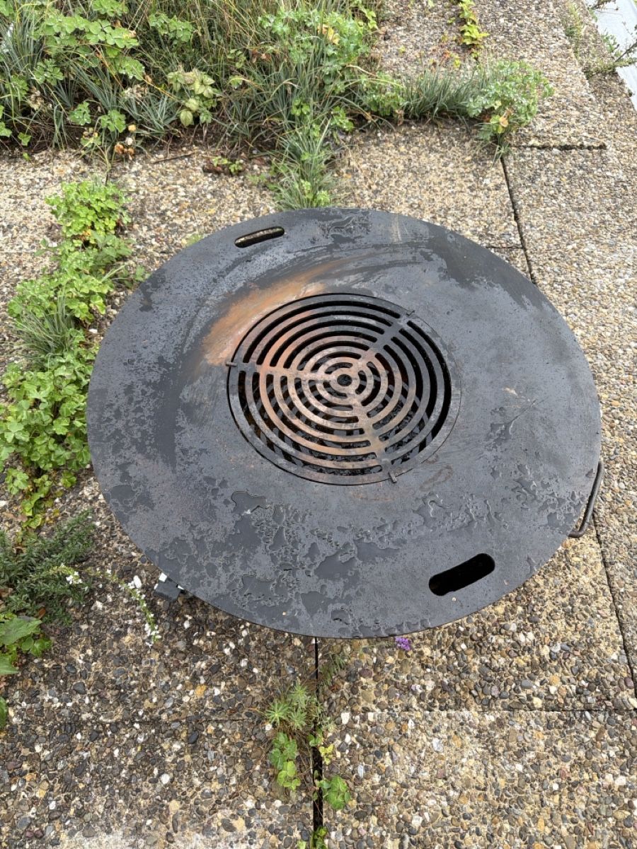 Feuerschale: Feuerschale mit Grillplatte auf Rollen gebraucht – Gebraucht aus Zumikon von 4mjb