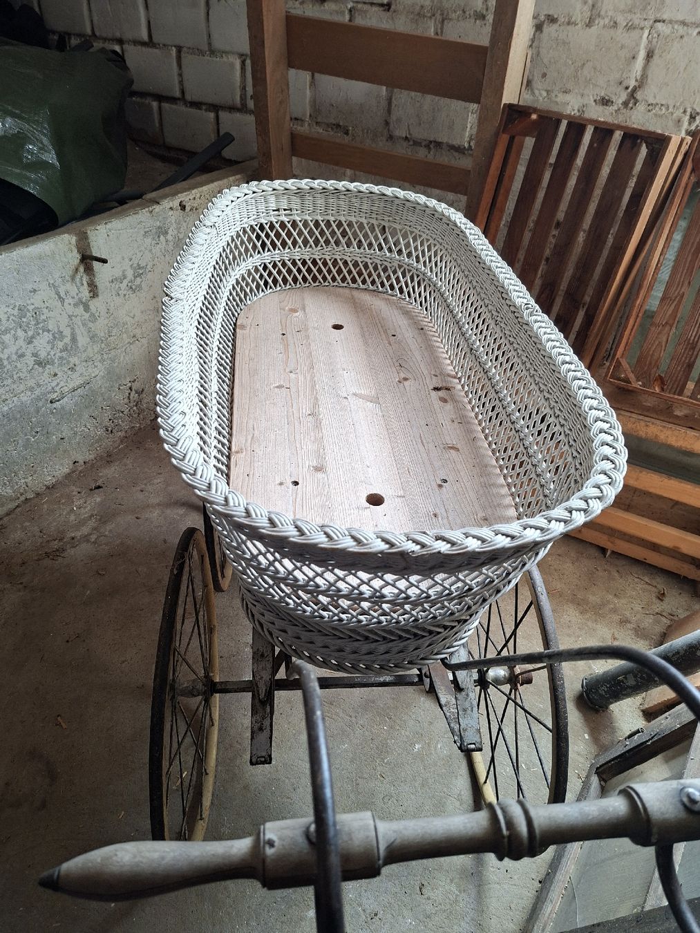 Carrozzine: Antiker Kinderwagen – Usato da Lotzwil venduto da Gartenalp107B 2