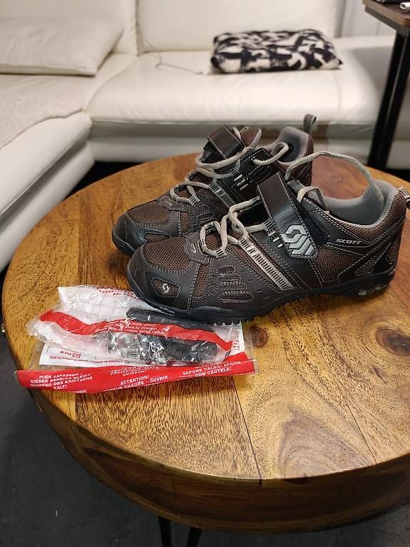 Herrenschuhe: MTB Velo Schuhe 42 – Gebraucht aus Fahrwangen von Marhaut