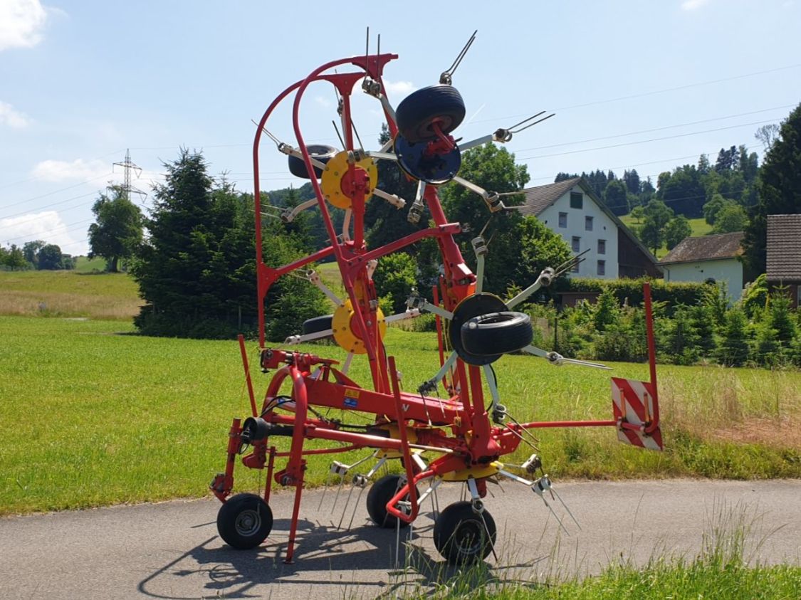Tutte le macchine: Pöttinger Kreiselheuer HIT 690 N – Usato da Wädenswil venduto da Kleinerland 3