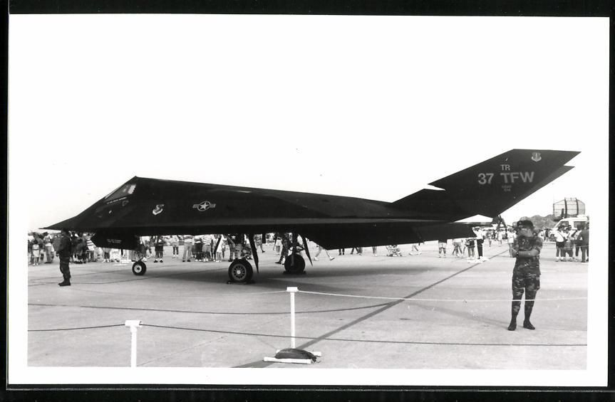 Fotografie & Manifesti: Fotografie Flugzeug Lockheed F-117 Night – Usato da Berlin venduto da bartko-reher